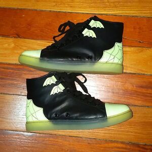 YRU - STRANGE CVLT - GLOW IN DARK - Chelsea Glow by Strange Cvlt